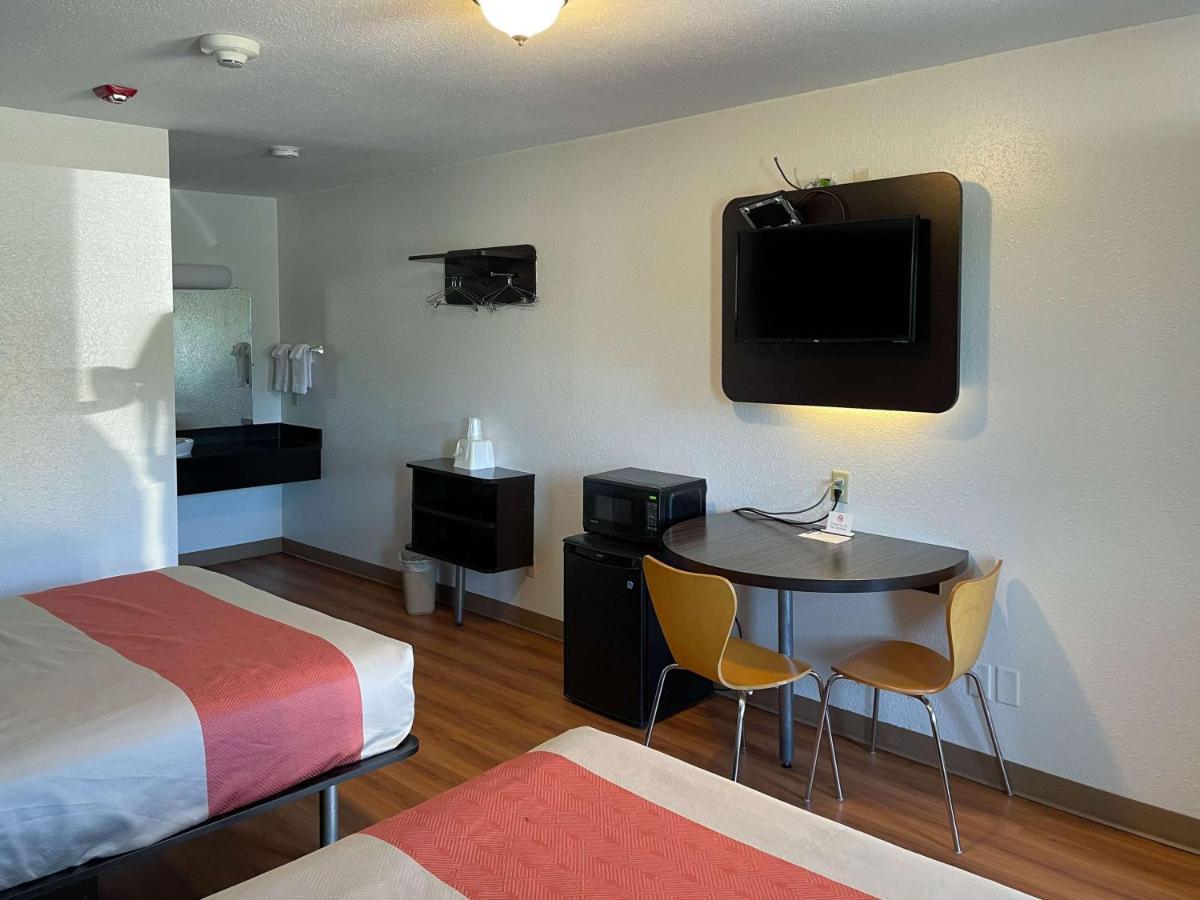 Motel 6 Cameron Mo Eksteriør billede