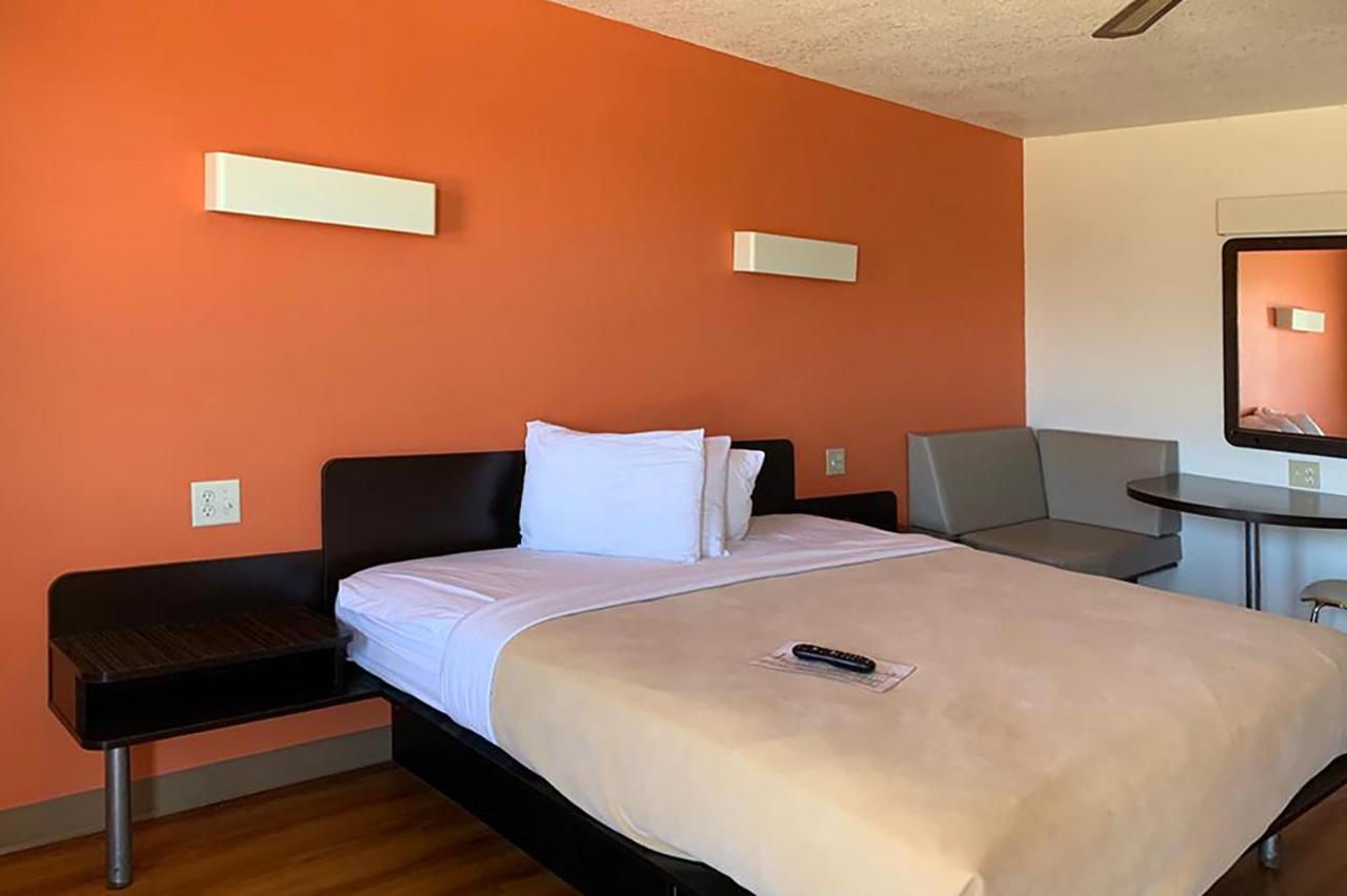 Motel 6 Cameron Mo Eksteriør billede